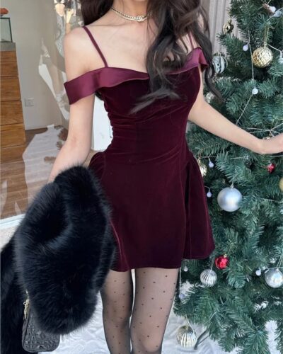 French Style 2024 Women Hepburn Mini Dress Vintage Velvet Off Shoulder Slim Party Dress